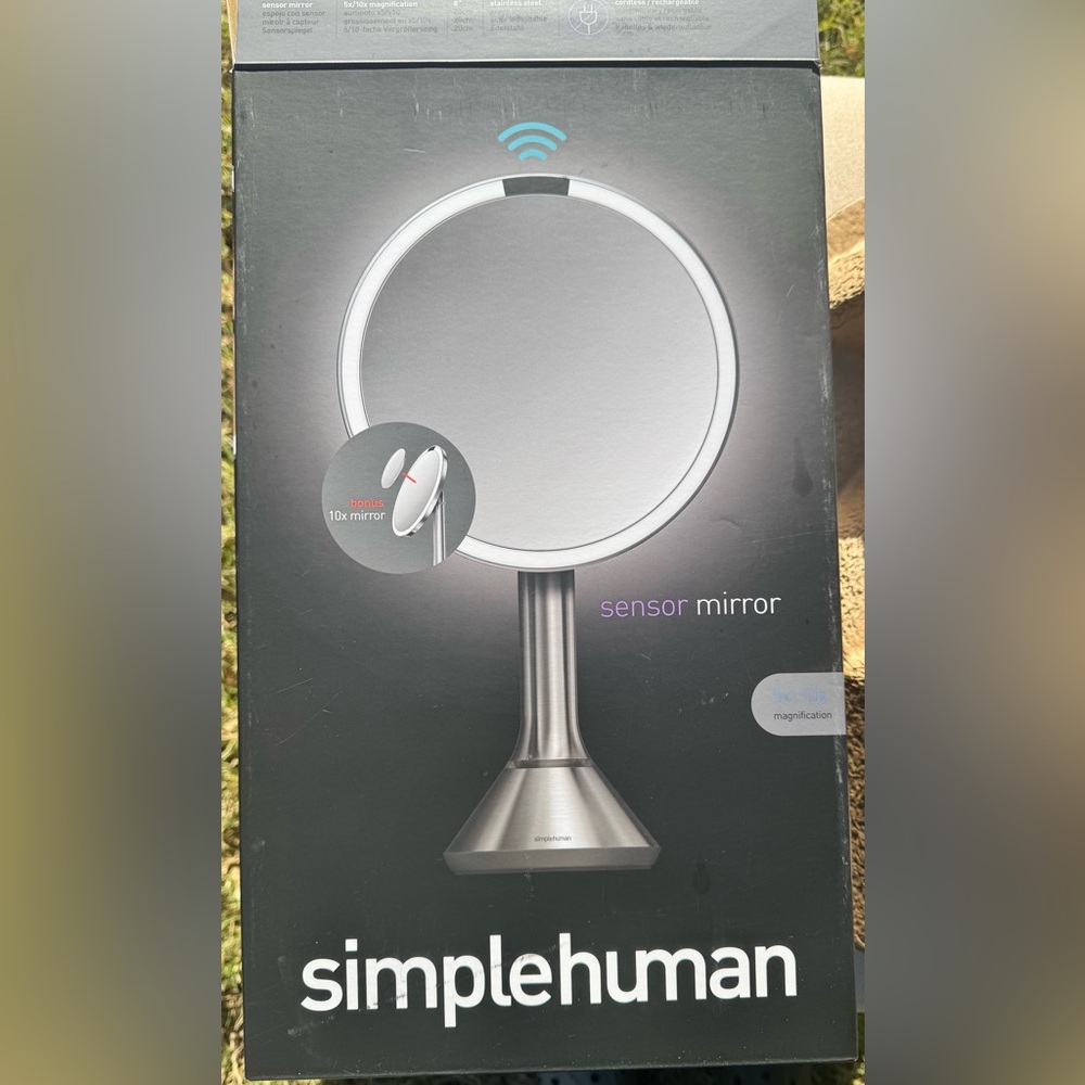 simplehuman 8” Round LED Sensor Mirror with 5x and 10x Magnification - Picture 2 of 5